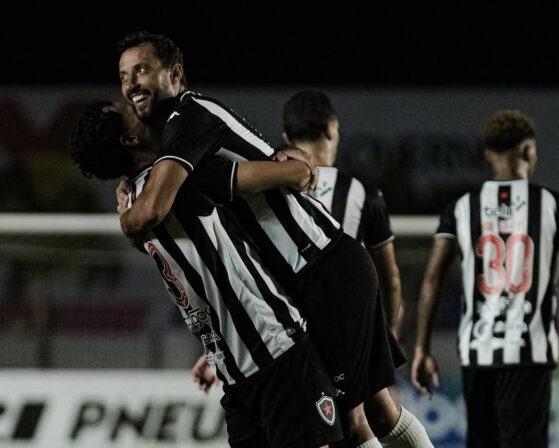 Botafogo-PB faz 4 gols durante partida contra o Pombal e assume liderança do Paraibano