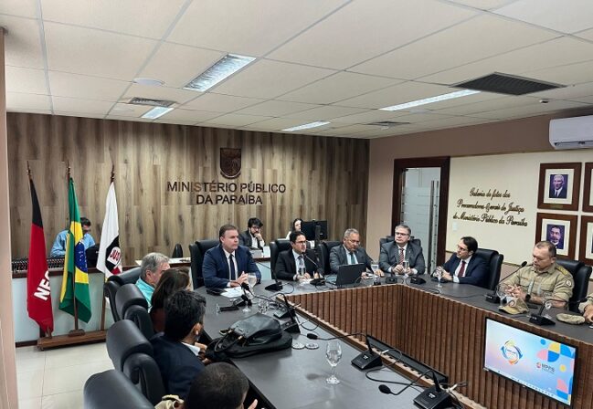 MPPB e órgãos firmam acordo para TAC contra despejo irregular de esgoto na orla de João Pessoa