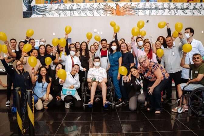 “Ele é o meu milagre”, diz mãe de adolescente do Vale do Piancó após transplante inédito na Paraíba