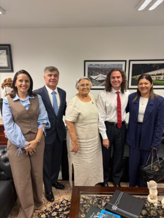 Em Brasília, Prefeita de Emas, reivindica ações dos deputados, Welington Roberto e Luiz Couto e do senador, Veneziano Vital do Rego