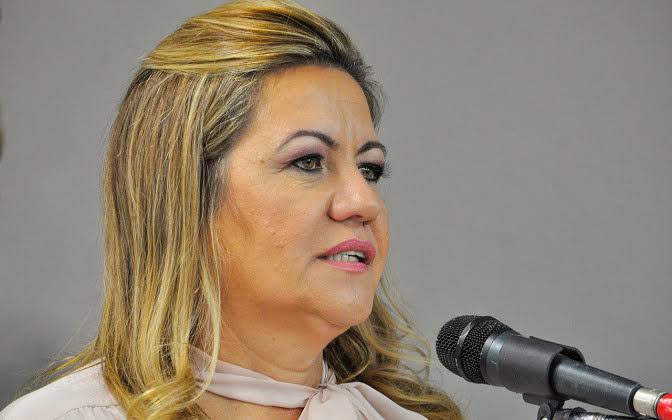 Eliane Galdino anuncia reajuste de 13% para professores de Pocinhos