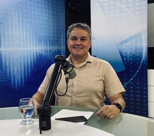 Efraim anuncia presença de Flávio Bolsonaro em evento para lançar pré-candidatura ao governo