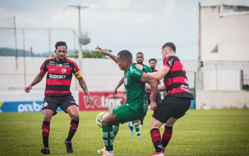 Campinense vence Sousa em casa e fica mais próximo da vaga na final do Paraibano