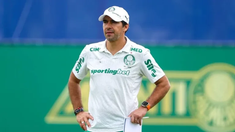 Abel Ferreira enaltece eficácia do Palmeiras e desabafa sobre pressão