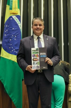 Efraim participa de evento importante da Indústria e destaca a Paraíba como sinônimo de competitividade