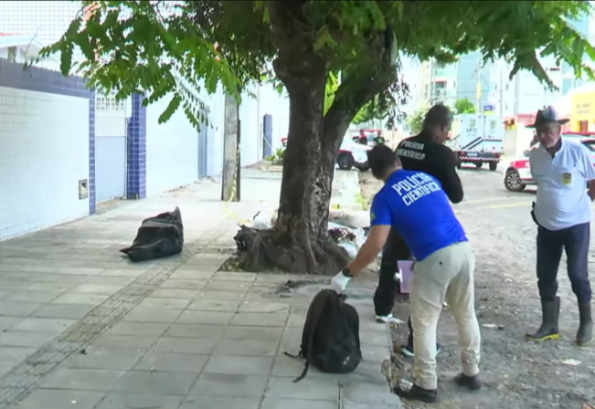 Corpo de mulher é encontrado carbonizado dentro de mala