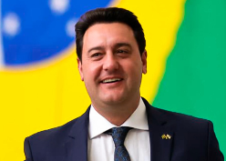 Ratinho Junior desiste de pré-candidatura à Presidência e diz que ficará no governo do Paraná