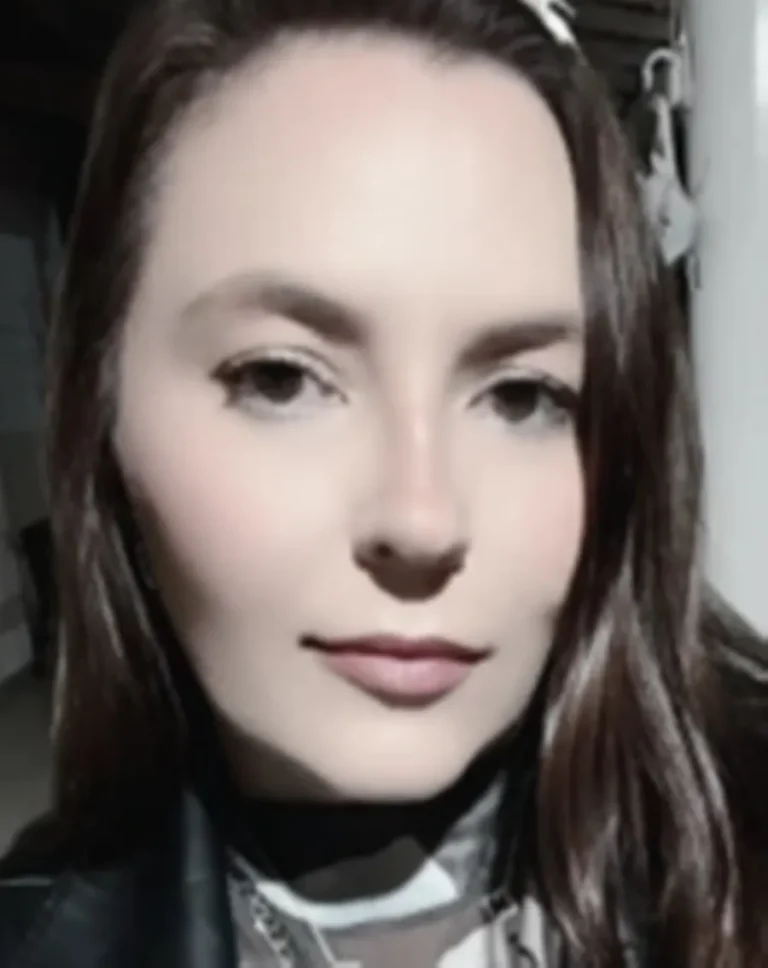 Mulher que morreu após comer em pizzaria é enterrada sob comoção em Pombal