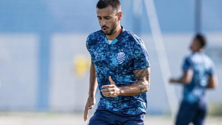 Botafogo-PB negocia contratação de volante ex-Flamengo e Corinthians para reforçar elenco