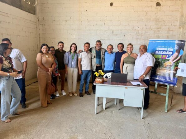 Prefeita de Santana dos Garrotes participa da reabertura da Conab no Vale do Piancó