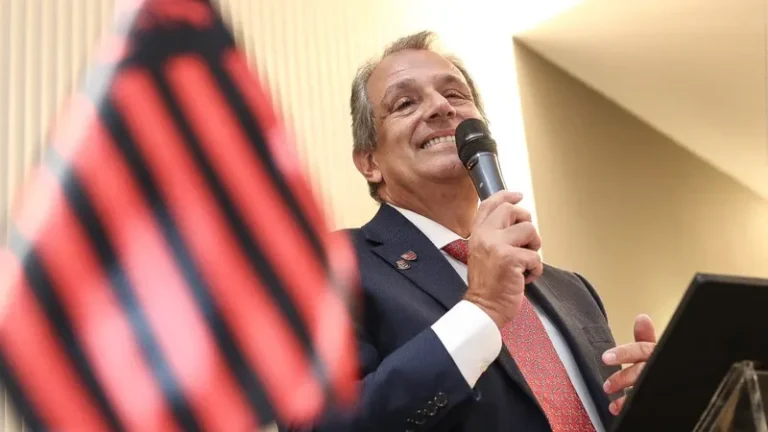 Em áudio vazado, presidente do Flamengo explica por que demitiu Filipe Luis