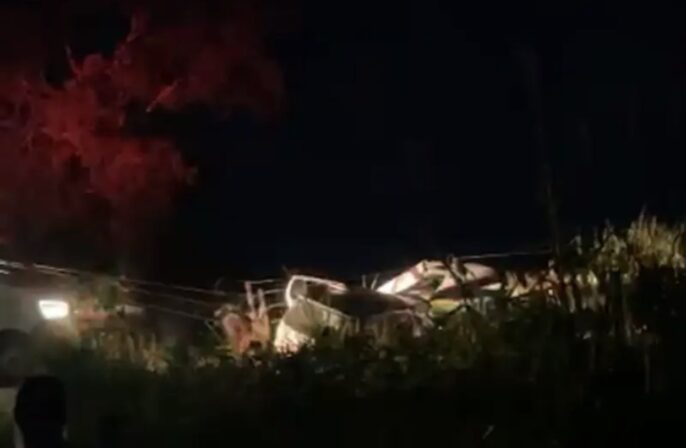 Homem morre eletrocutado após pisar em fio de alta tensão