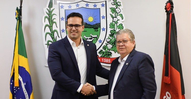 João Azevêdo cumpre última agenda administrativa como governador antes de transmitir cargo a Lucas Ribeiro