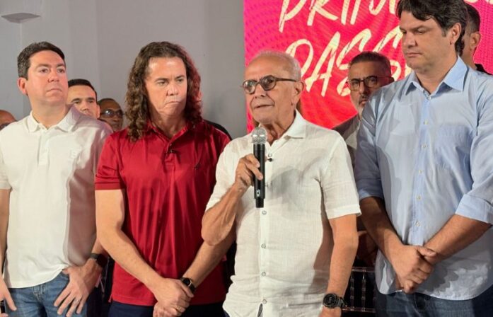 Vídeo: após suspense, Cícero diz “sim” e confirma candidatura ao governo