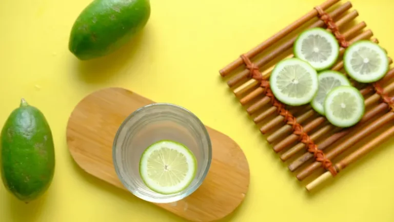 Mito ou verdade: água morna com limão faz bem?