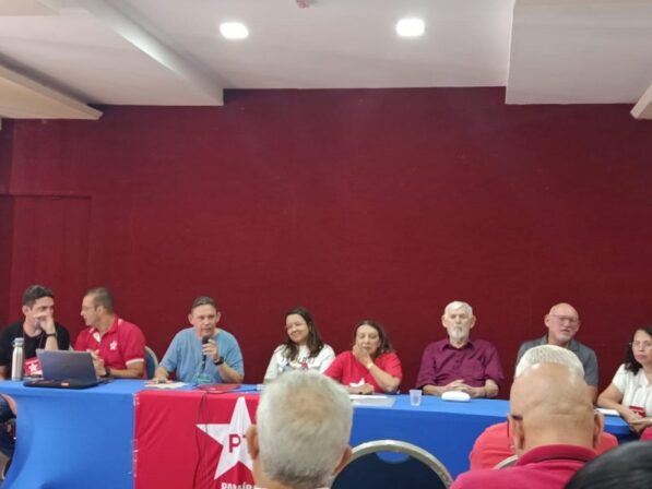 PT oficializa apoio a Lucas, cobra espaços no governo e vaga de vice na chapa