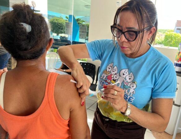 Dia D de multivacinação reforça a importância da prevenção e do cuidado com a saúde em Emas-PB