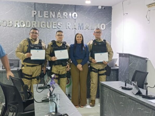 Policiais militares recebem Moção de Aplausos por ato de bravura, na Câmara de Ibiara