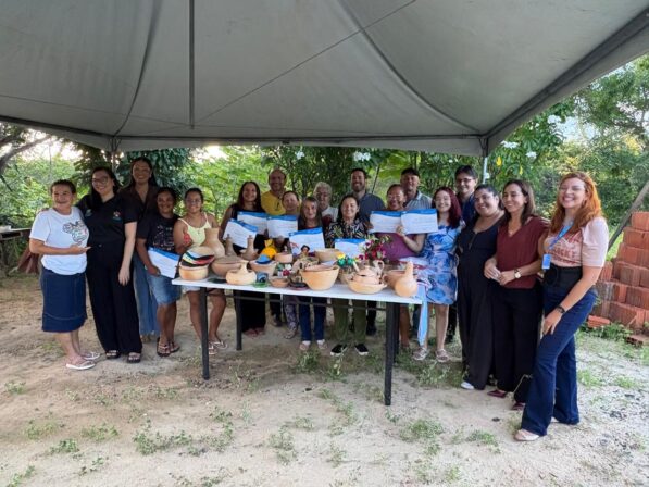 Arte em cerâmica incentiva geração de renda para artesãs e preserva técnica secular no sertão