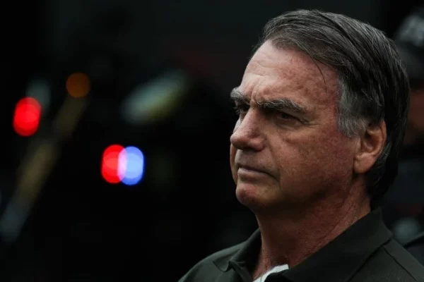 Tornozeleira de Bolsonaro falha e equipamento é vistoriado