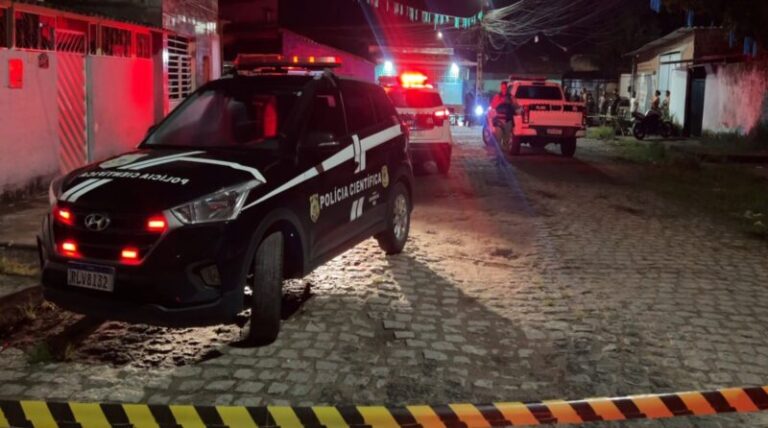 Ataque a tiros deixa dois mortos e um ferido