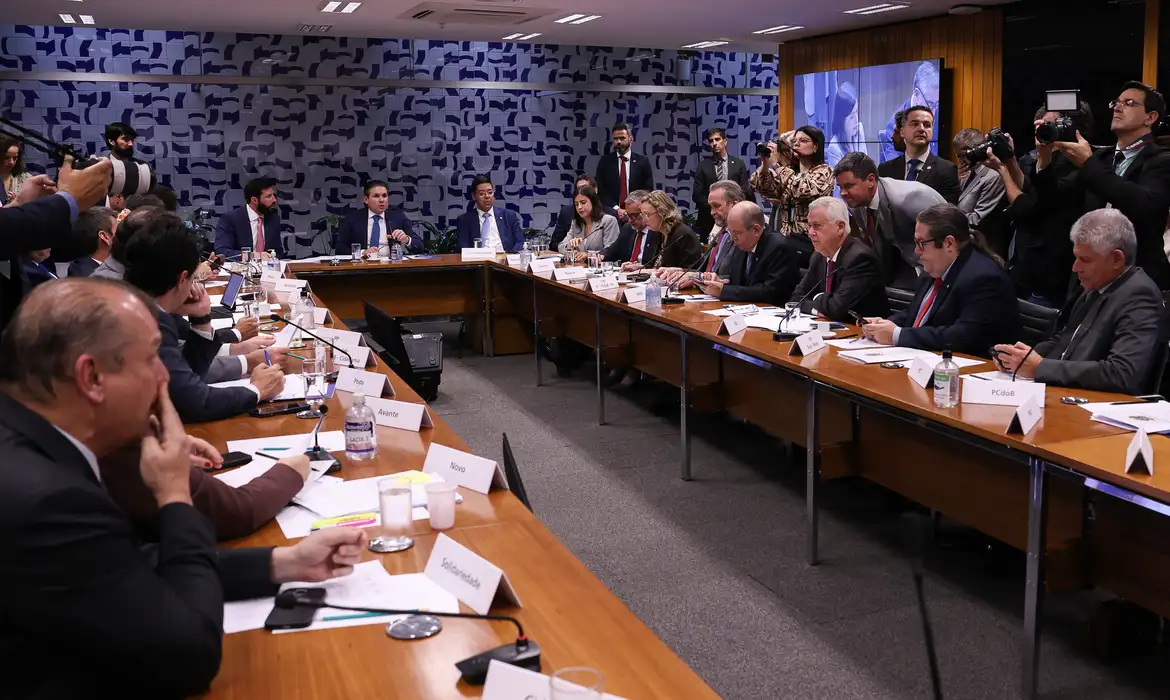 Governo retira urgência do fim da escala 6×1 e destrava pauta