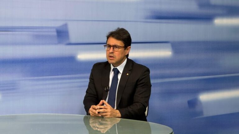 Maria da Penha é símbolo de luta contra violência, diz Leonardo Quintans