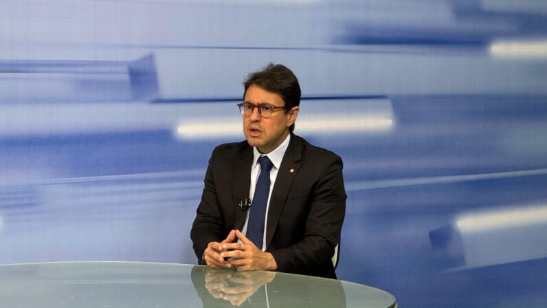 Maria da Penha é símbolo de luta contra violência, diz Leonardo Quintans