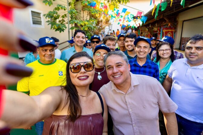Campina Grande abraça Efraim durante abertura da programação junina da Vila do Artesão