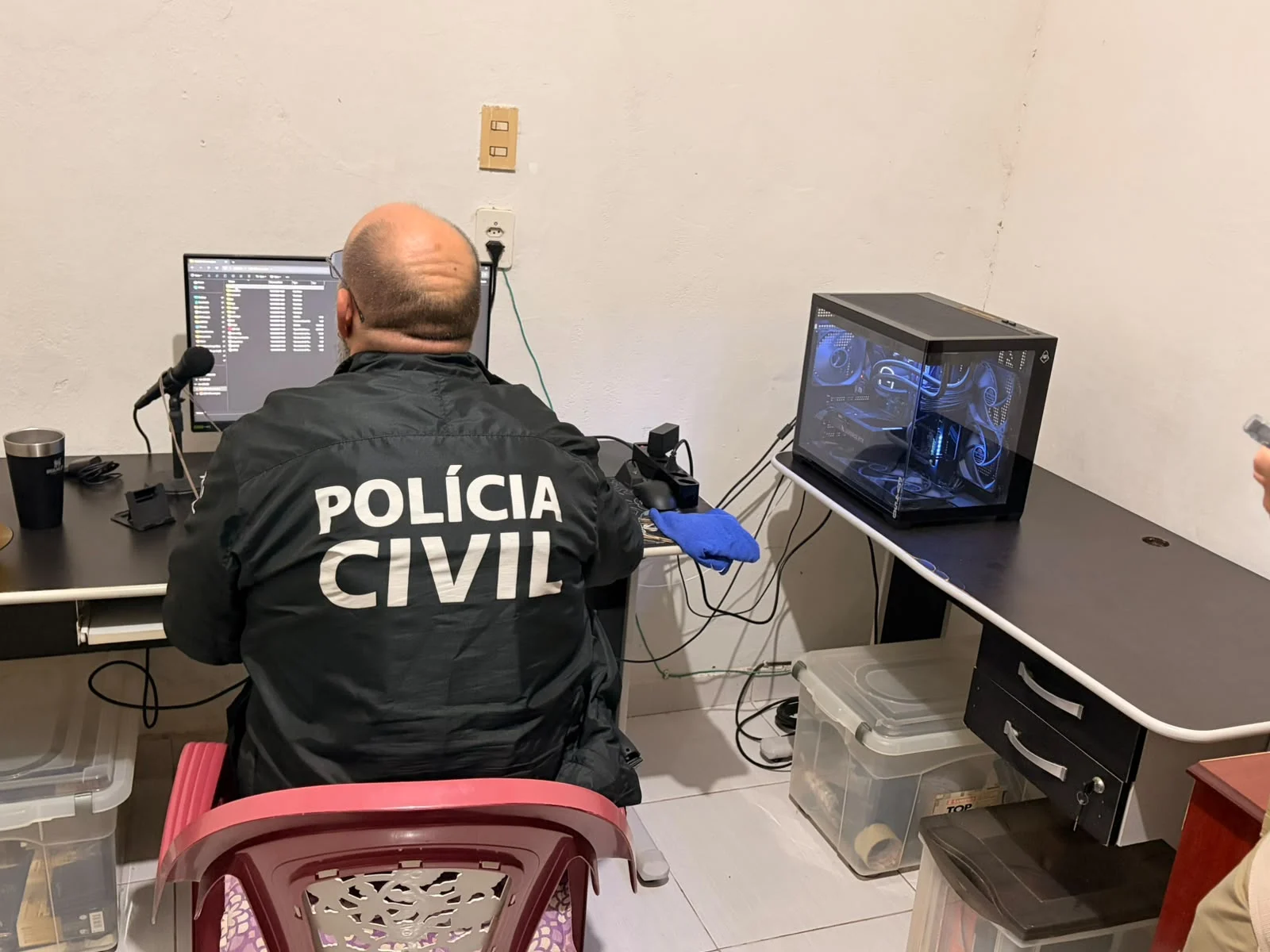 Operação prende suspeito com arquivos de abuso sexual infantil