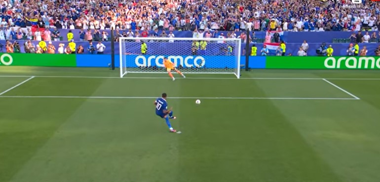 França vence retranca do Paraguai e se classifica na Copa