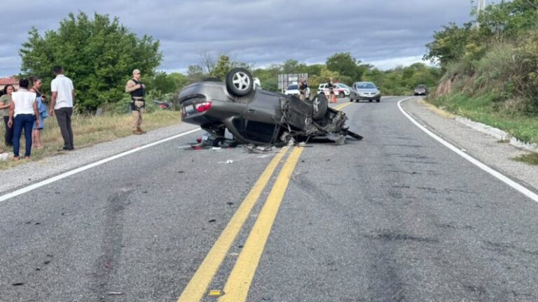Colisão entre dois carros deixa um ferido a 5KM da entrada de Itaporanga