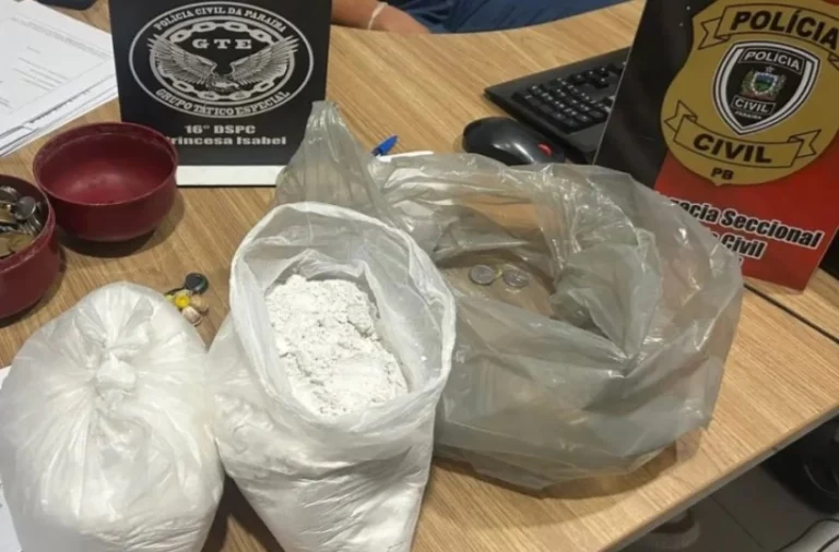 Mãe e filho são presos por suspeita de tráfico de drogas em cidade do Sertão da PB