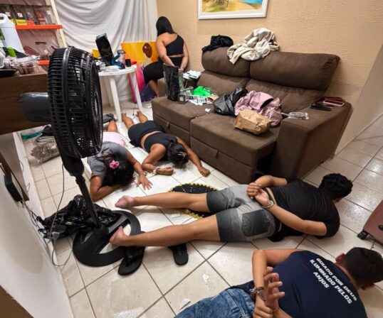 Grupo é preso suspeito de realizar delivery de drogas