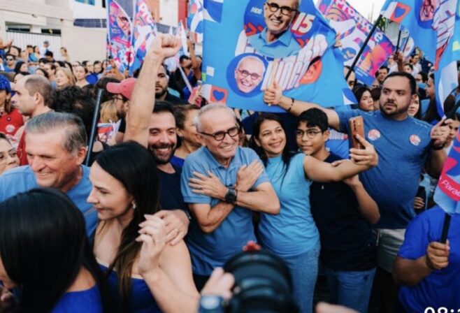 Cícero, Diogo, Veneziano e André reúnem multidão em caminhada pelas ruas de João Pessoa