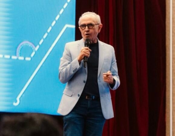 Cícero participa de sabatina com estudantes e apresenta propostas para esporte educação e tecnologia