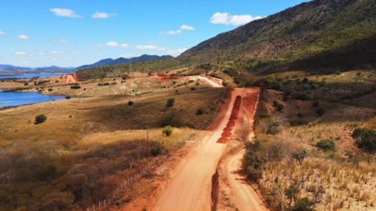 Pavimentação de estrada beneficiará mais de 82 mil habitantes na região sertaneja