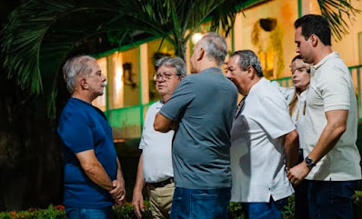 A fotografia que alimenta as dúvidas sobre a autonomia política de Lucas Ribeiro