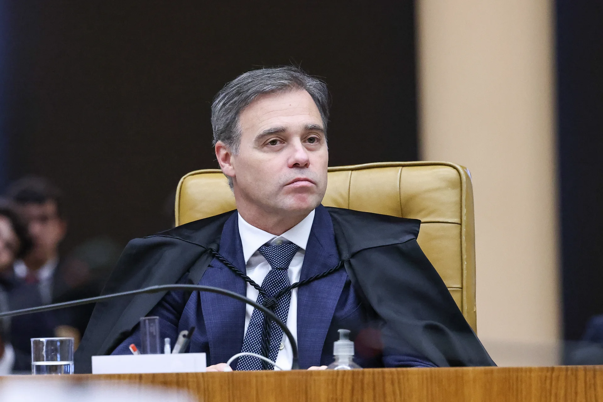Ministro André Mendonça afasta diretor-geral da PF e manda investigar relatórios