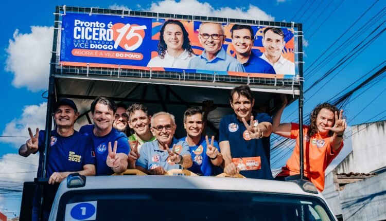 Cícero, Diogo, Romero, Veneziano, Dr. Jhony e Pedro reúnem forças em grande carreata por Campina Grande