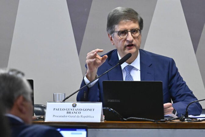 Filho de Gonet pediu a Vorcaro para ir a evento em Londres com despesas pagas, diz PF