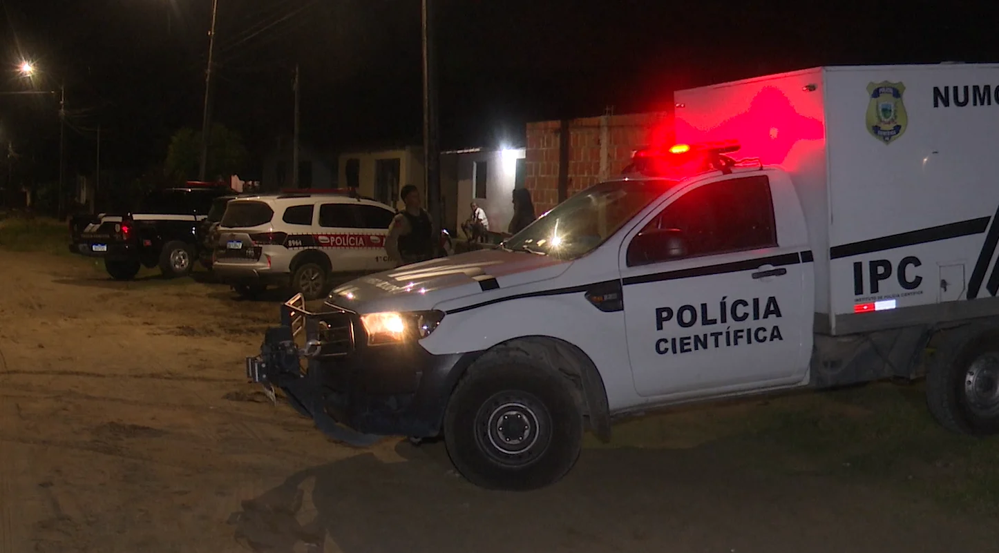 Homem é morto a tiros enquanto fazia churrasco