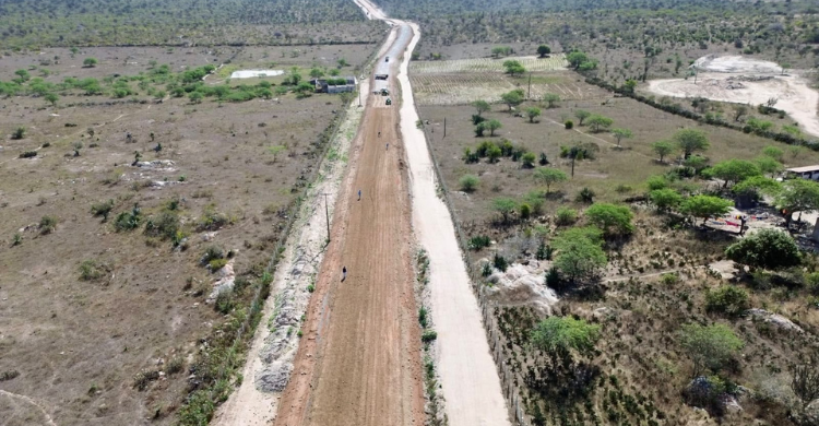 PB-141 recebe obras de pavimentação em trecho entre Pocinhos, Nazaré e Olivedos