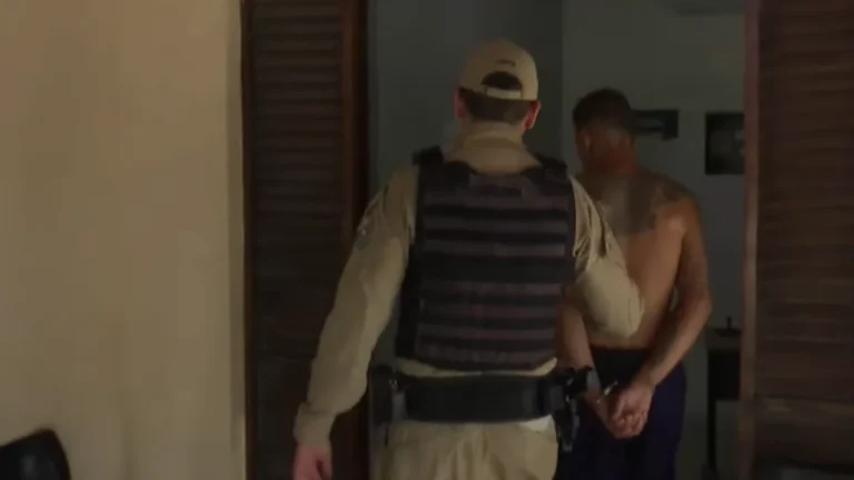 Polícia prende três suspeitos de dois homicídios