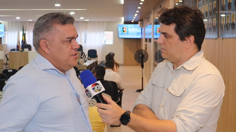 Prefeito é condenado a pagar multa após aumento de quase R$ 600 mil em contrato para reforma de escolas de Diamante