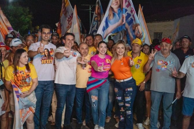 Paloma Kenned reúne multidão em grande carreata nas ruas de Santana dos Garrotes