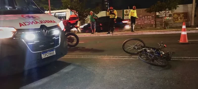 Ciclista morre após ser atropelado por ônibus