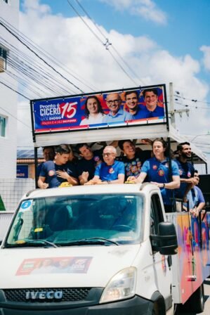 Cícero Lucena leva onda azul ao Valentina Figueiredo com a Caravana 15 e participa de plenárias na Capital