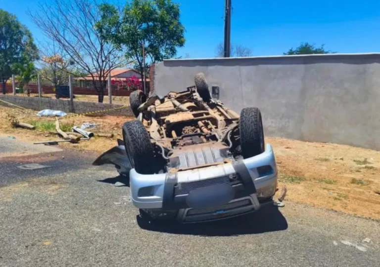 Comerciante morre após caminhonete capotar na PB-323,