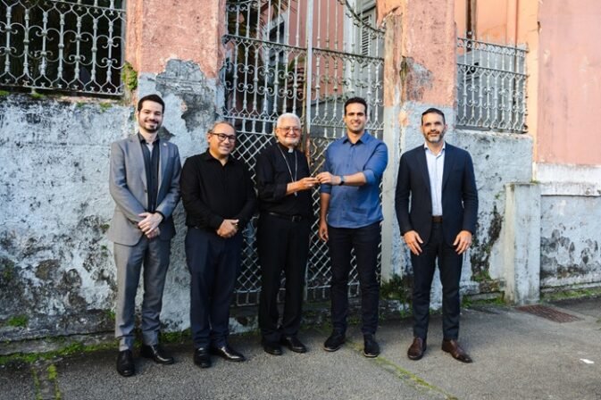 Lucas Ribeiro recebe chave do antigo Colégio Pio XII onde será instalado um hotel do grupo Vila Galé